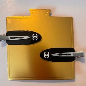 Black and white hair clip stylish and simplistic